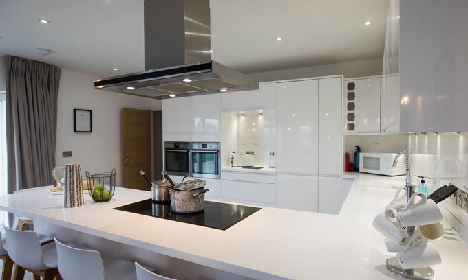 Saundersfoot House | The Hawthorns - Large Luxury Cottage Hot Tub Sea Views