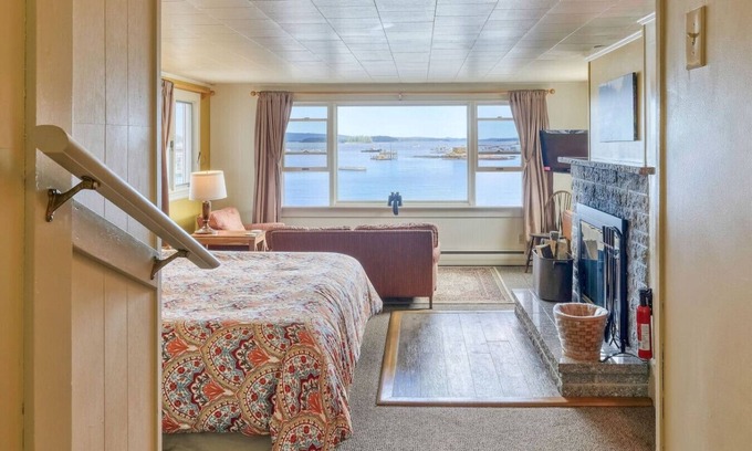 Stonington House | The Heritage - Inn on the Harbor