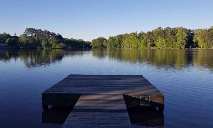 Hampton House | The Hidden Lake Oasis