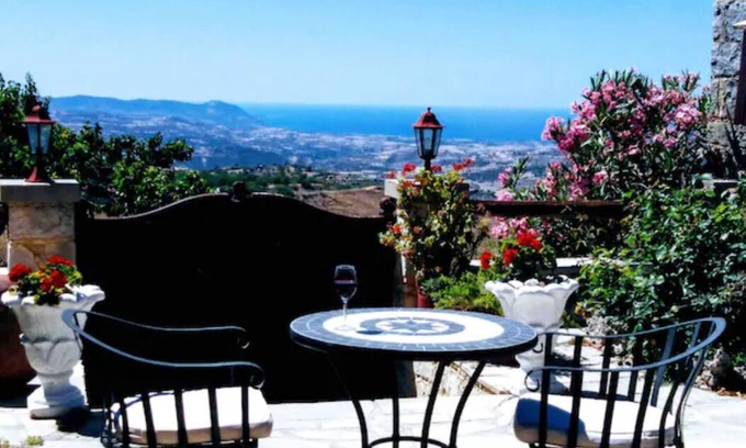 Lasa House | The Hideaway - A Paradise of Bird Song - Panoramic Views - Roof Top Hot Tub
