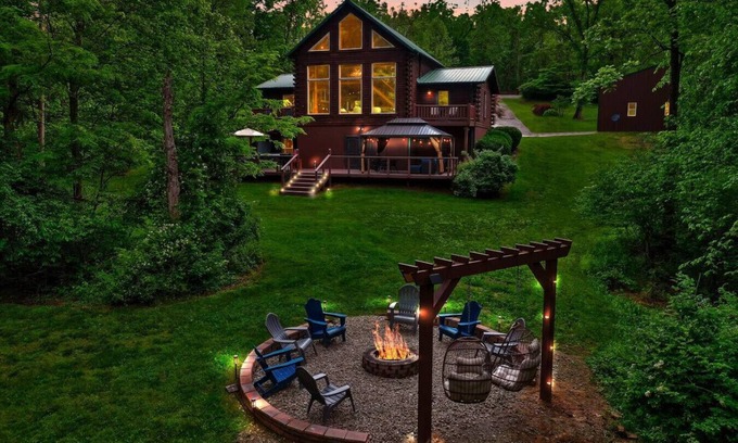 Logan Cabin | The Hideaway Hollow Lodge