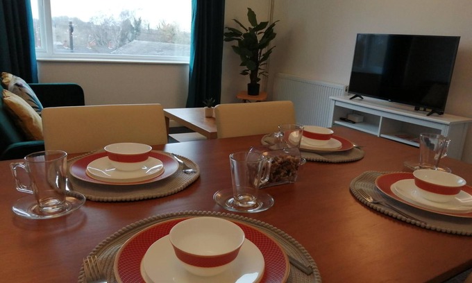 King's Norton Apartment | The Hillside - Cosy 2 Bedroom Apartment King's Norton Birmingham