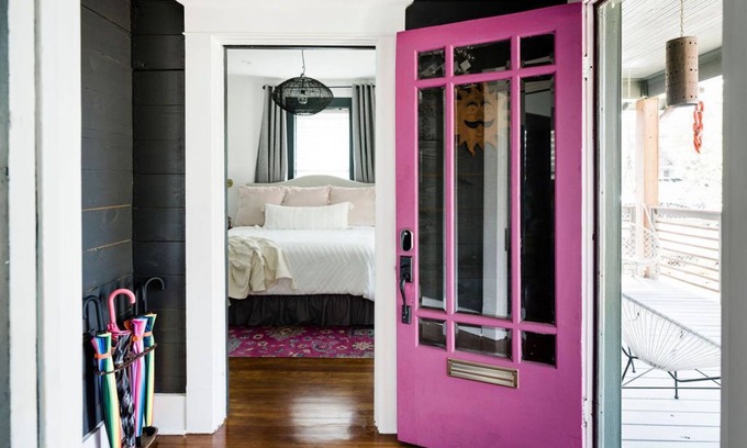 Government Hill House | The Hot Tamale — 2 King Beds, Modern Downtown Casa