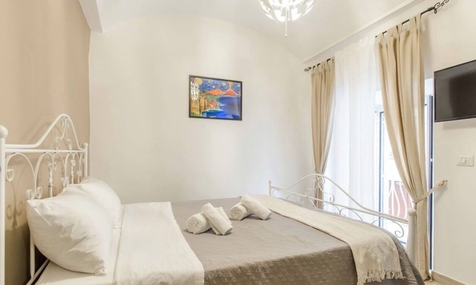 Quartieri Spagnoli House | The house is located in the heart of Naples, close to via Toledo and via Chiaia.