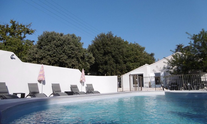 Mazan House | THE HOUSE UNDER THE OAKS WITH CONTEMPORARY DOUBLE POOL