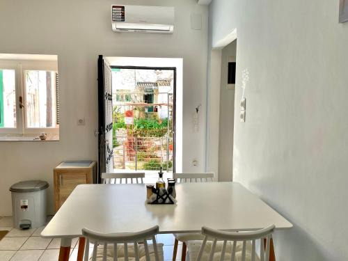 Benitses House | The Humble Home in Corfu