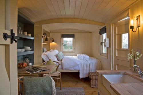 Ashbourne House | The Hut
