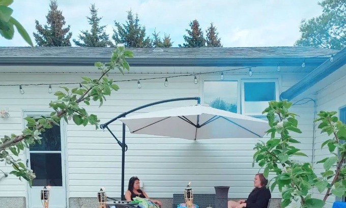 Gimli House | The ideal family retreat, 6 minute walk from the beach!