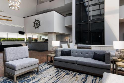 Manitowoc Hotel | The Inn on Maritime Bay, an Ascend Collection Hotel