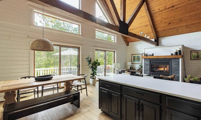 Athens House | The Iron Ore Cabin: Lakefront Adventure