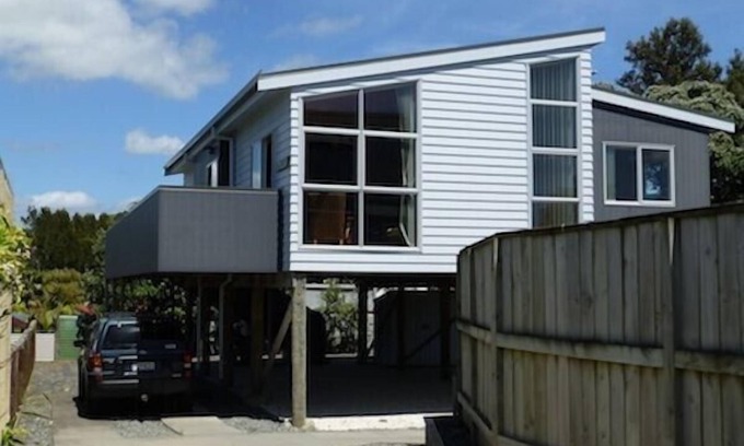 Waihi Beach Cottage | The Jandal - Waihi Beach Holiday Home