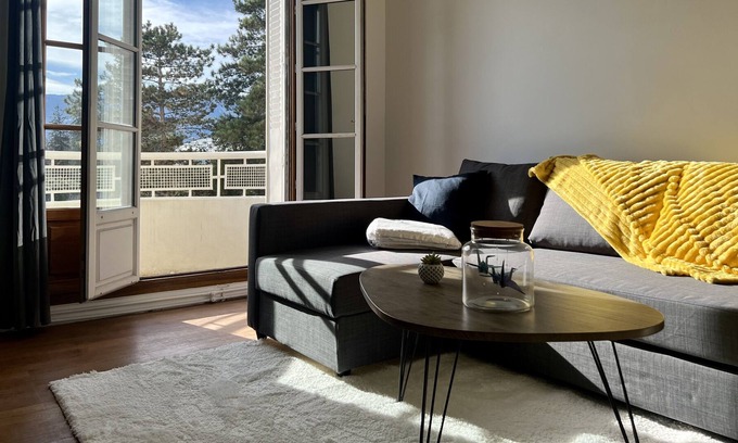 Quartier Exposition-Bajatiere Apartment | The Jeanne d'Arc π #EY