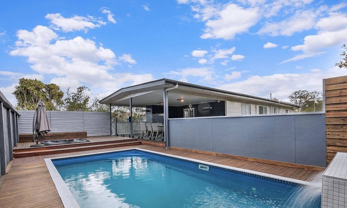 Clontarf House | THE JUNE-ROSE: A PRIVATE HOUSE WITH POOL AND SPA!