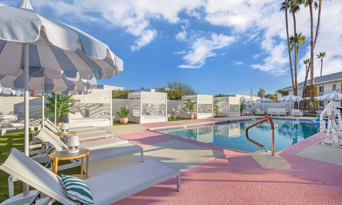 Tucson Hotel | The Kennedy Tucson, SureStay Collection by Best Western