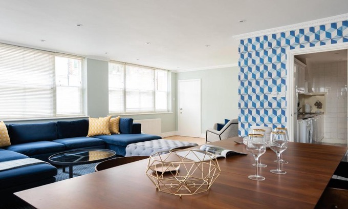 Royal Borough of Kensington and Chelsea Apartment | The Kensington Palace Mews - Bright & Modern 6BDR House with Garage