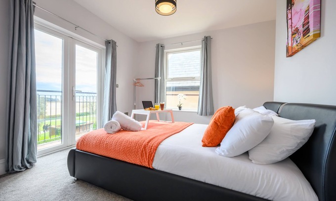 Barry Apartment | The Knap by Tŷ SA - Waterfront Views