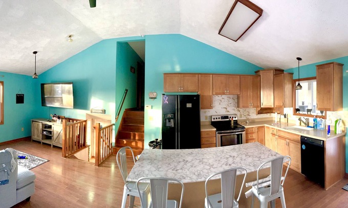 Dellroy House | THE LAKE HOUSE ON PINE HILL