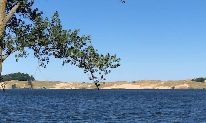 Ludington House | The Lake House - Sleeps 8