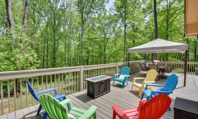 Gumlog Cabin | ‘The Lake Place’ Cabin w/Golf Cart & Free Kayaks!