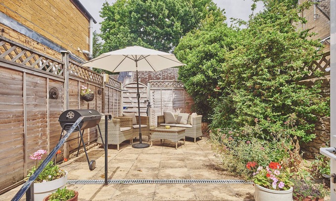 Bourton Bed & Breakfast | The Lansdowne