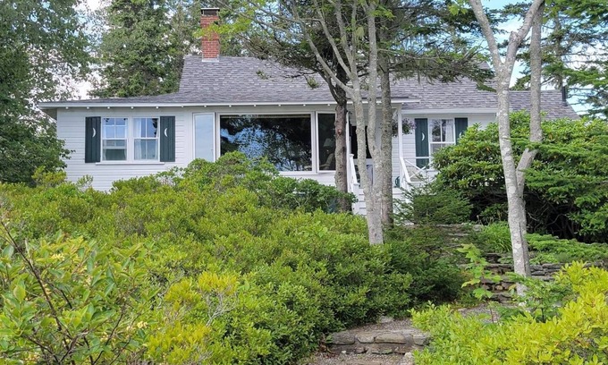 Newagen House | THE LEDGE ON SOUTHPORT ISLAND | 3 Bed, 2 Bath