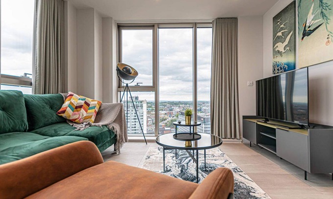 The Docks Apartment | The Lexington IIIX | 2 BDR | Netflix | Games Room
