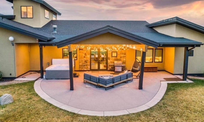 North Snyderville Basin House | The Lighthouse || Main House