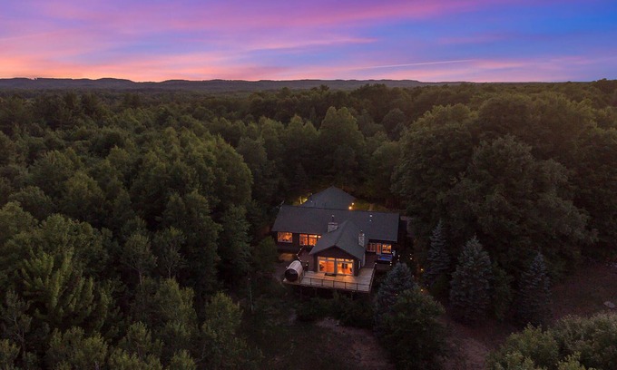 Thompsonville House | The Lilley Woods Lodge ~ Luxury stay next to Crystal Mountain