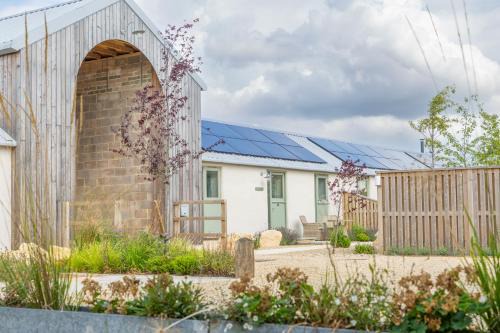 Burford Apartment | The Little Stable - Cosy 1 Bed Cottage in Burford