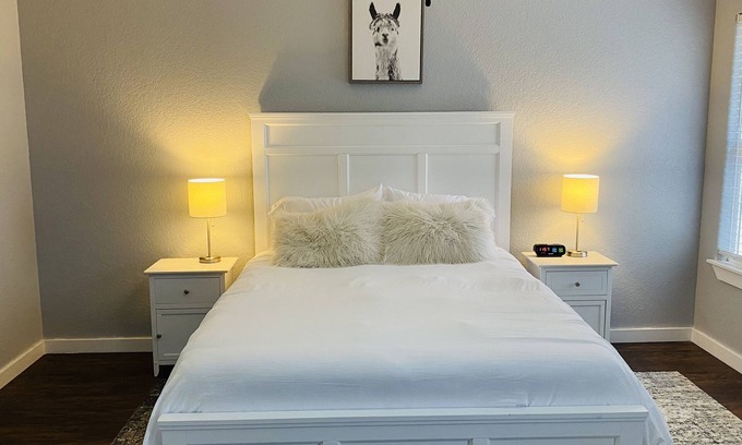 Bentonville House | The Llama House Bentonville - Near I-49, EV Charging Station
