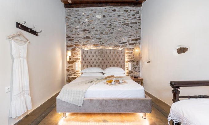 Naxos Apartment | The Locals