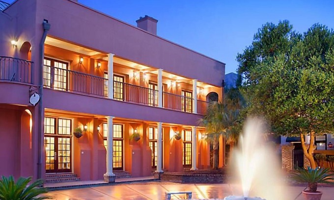 French Quarter Resort | The Lodge Alley Inn in the heart of Charleston!