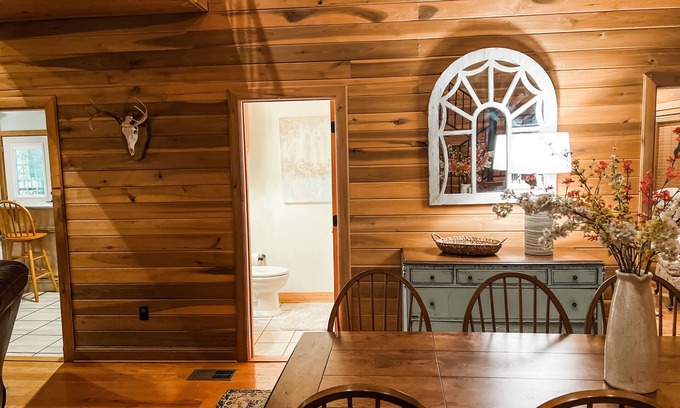 Oakland Cabin | The Lodge at Enid LakennOxford, MS Retreat and Enid Lake fishing lodge
