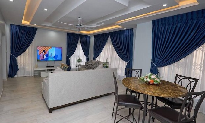 Oyibi Apartment | The Lodge at Season 52