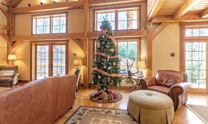 Foscoe House | The Lodge at Twin Rivers- Two Outdoor Fire-Pits, Large open area for 16 guests, Hot Tub, Pet Fr.