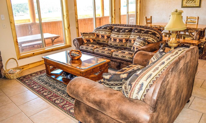 Meadow View Heights Apartment | The Lodge at Duck Creek: BEAR'S DEN SUITE