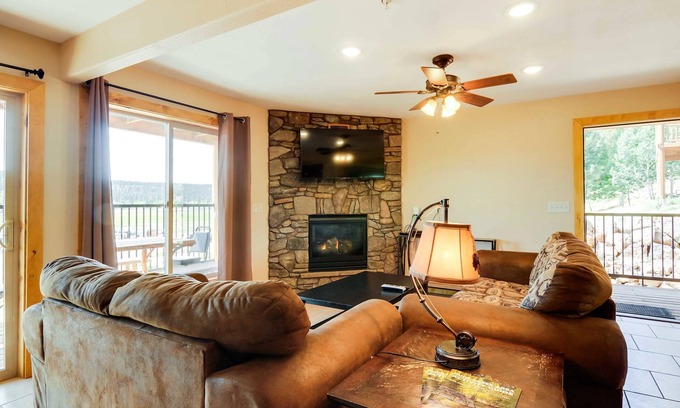 Meadow View Heights Apartment | The Lodge at Duck Creek: FISHERMAN'S LANDING SUITE
