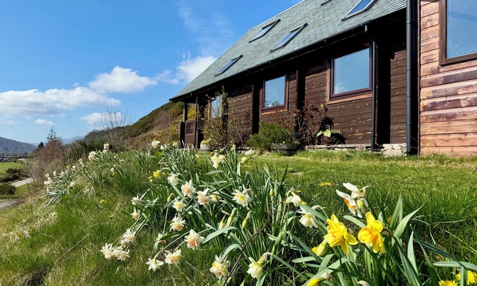 Glen Urquhart Cottage | THE LODGE, family friendly, with open fire in Beauly