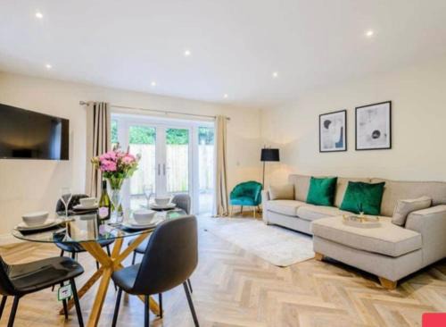 Coltishall House | The Lodge