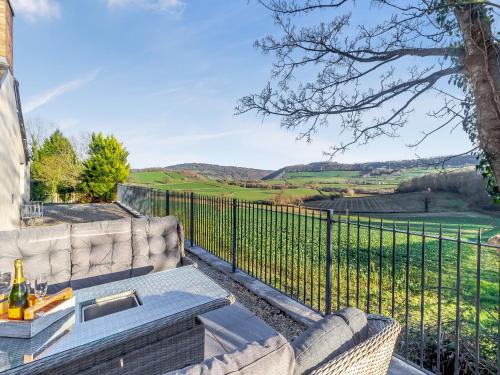 Monmouth House | The Lodge