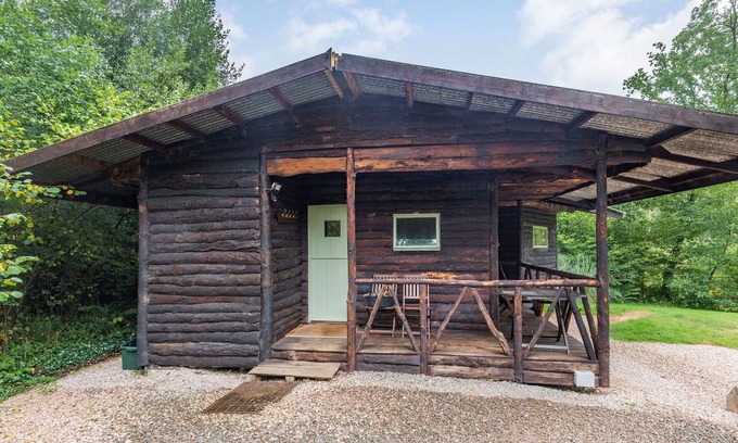 Honiton Cottage | THE LOG CABIN, pet friendly, character holiday cottage in Sheldon