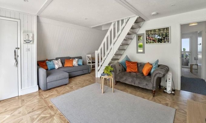 Martin Ski Chalet | The Lookout, sunny beach retreat, sleeps 5 guests