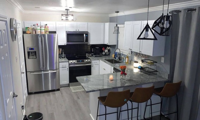 Duncanville Condo | The Lounge, cozy home away from home 10 minutes from downtown.