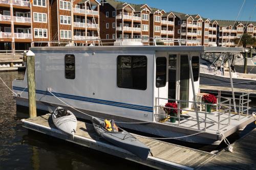 Manteo Boat Rental | The LOVE Boat! -An OBX Floating Getaway-