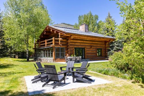 Sun Valley House | The Luxury Cabin at Comfort Circle