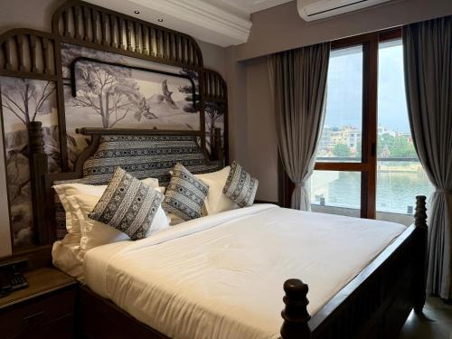 Lake Swaroop Sagar Hotel | The Luxury Tiger at Lake Pichola