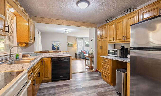 North Augusta House | The Magnolia Manor 4BR Greenway Retreat