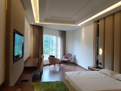 Srinagar Hotel | The Maharaja Crest