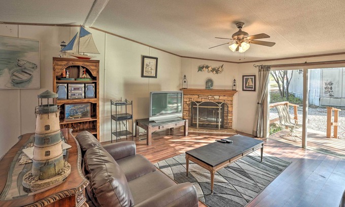 Chico House | 'The Mariner Inn' w/ Fire Pit & Lake Access!