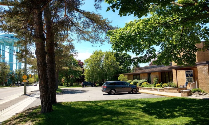 Collingwood Hotel | The Mariner Motor Hotel